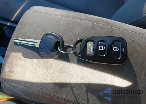 2008 Hyundai Elantra Gls/Se from USA, damaged, VIN KMHDU46D58U379570